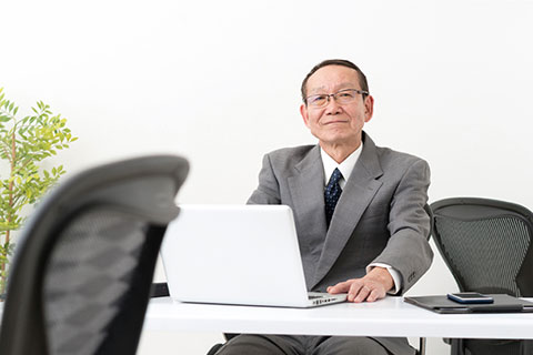 高齢者の再就職・再雇用を支援し、2世帯3世代同居・近居による子育て・介護を税制優遇で支援します