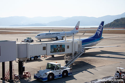 横田基地の空港化を推進します